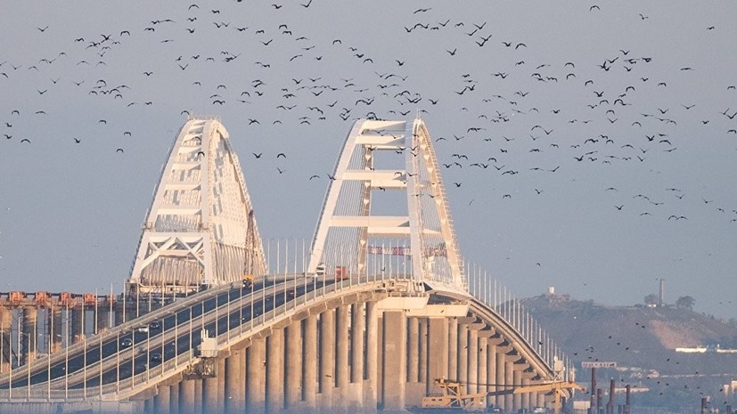 У подхода к Крымскому мосту обезвредили авиабомбу времён войны