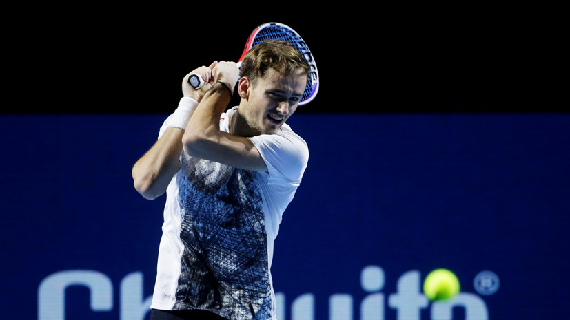 Медведев крупно уступил Федереру в полуфинале турнира в Базеле
