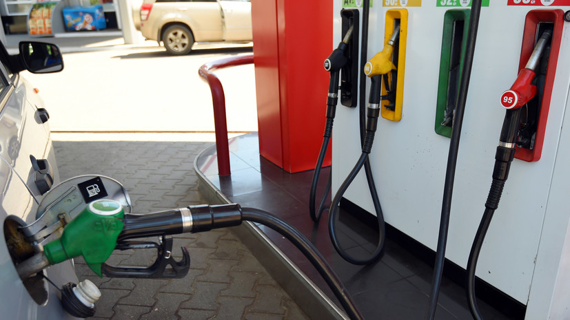В срочном порядке: Козак рассчитывает не позднее 1 ноября договориться с нефтяниками о стабилизации цен на бензин