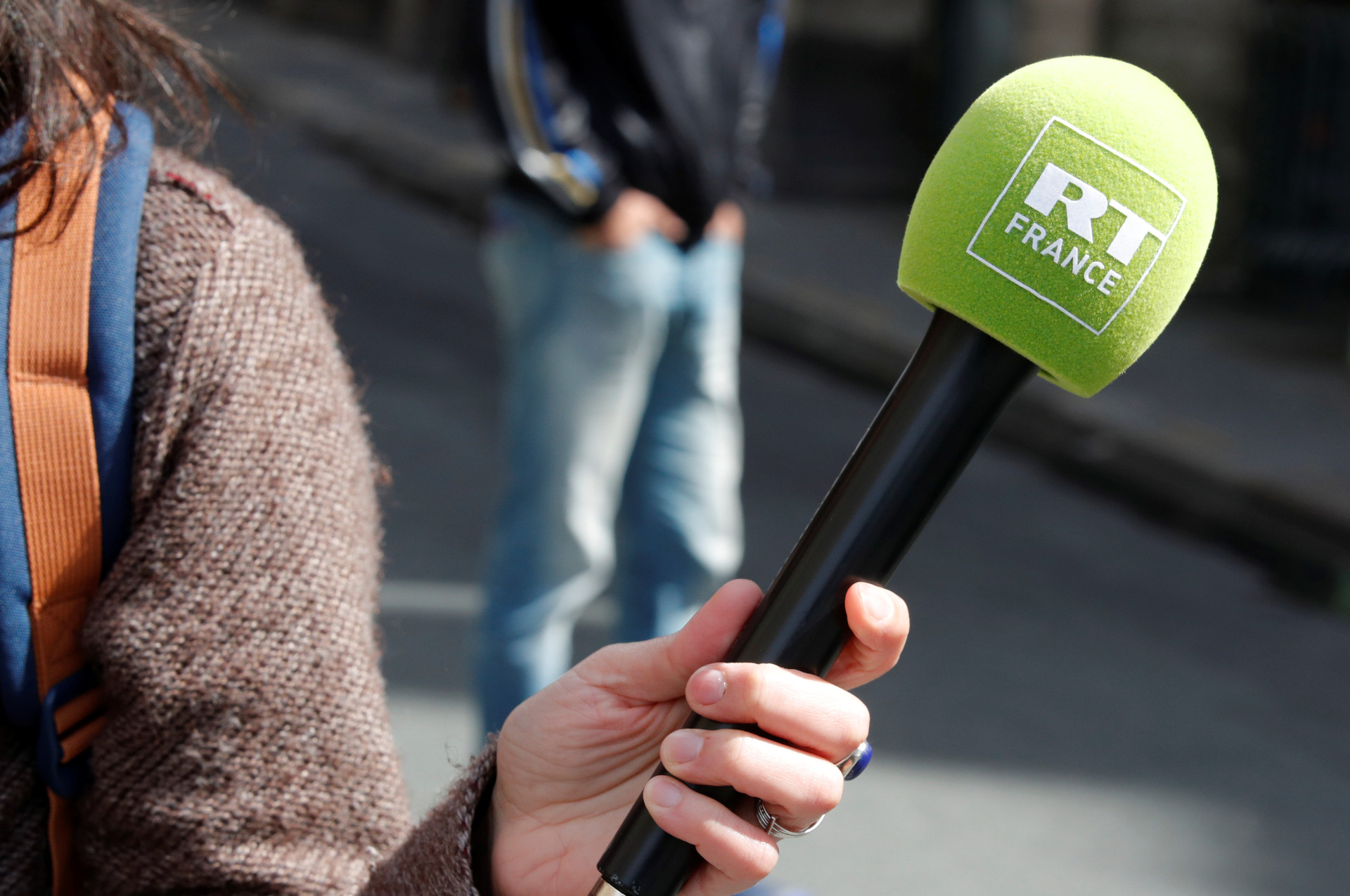 Rt france. Микрофон Russia today. СМИ Франции. СМИ во Франции современные. Французские СМИ.