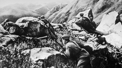 Автоматчики обороняют горный перевал на Кавказе, 1942 год