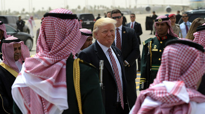 Дональд Трамп во время визита в Саудовскую Аравию