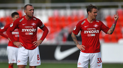 Игроки «Спартака» Денис Глушаков (слева) и Андрей Ещенко