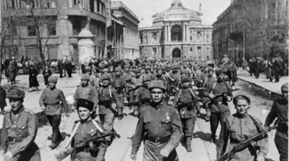 Бойцы Красной армии в освобождённой Одессе, 1944 год