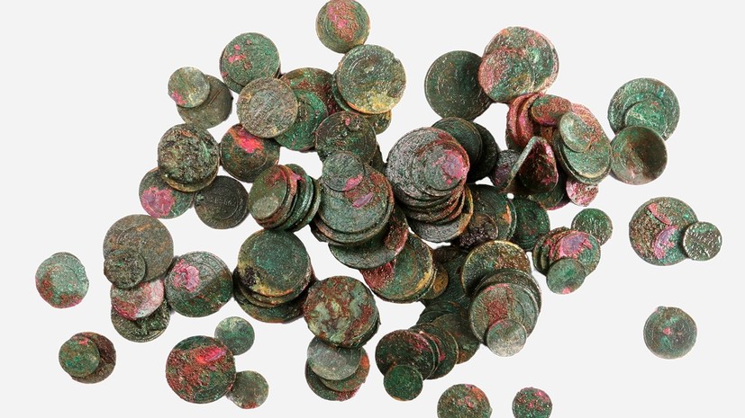 На Софийской набережной в Москве обнаружили клад