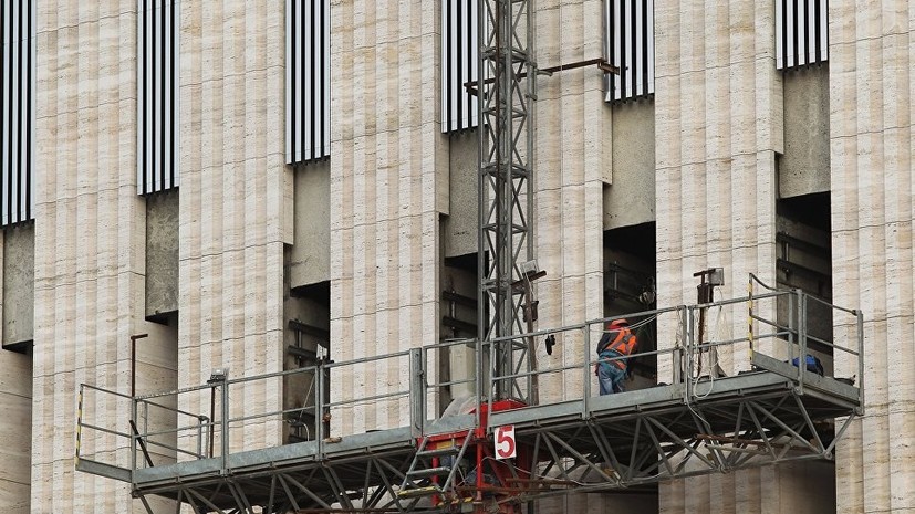 СМИ: В Подмосковье с высоты 12-го этажа сорвалась люлька со строителями