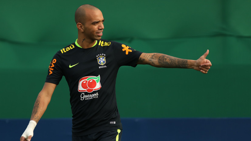 В Китае футболист почесался во время гимна и был дисквалифицирован