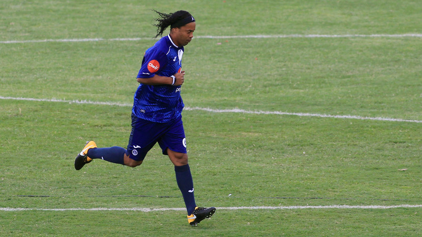 СМИ: У Роналдиньо отобрали паспорт из-за долгов