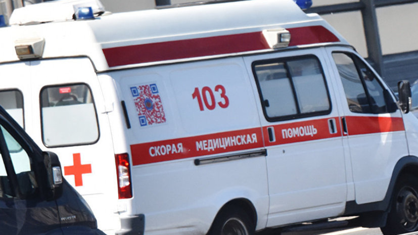 Пассажирский автобус опрокинулся и упал в кювет в Волгоградской области