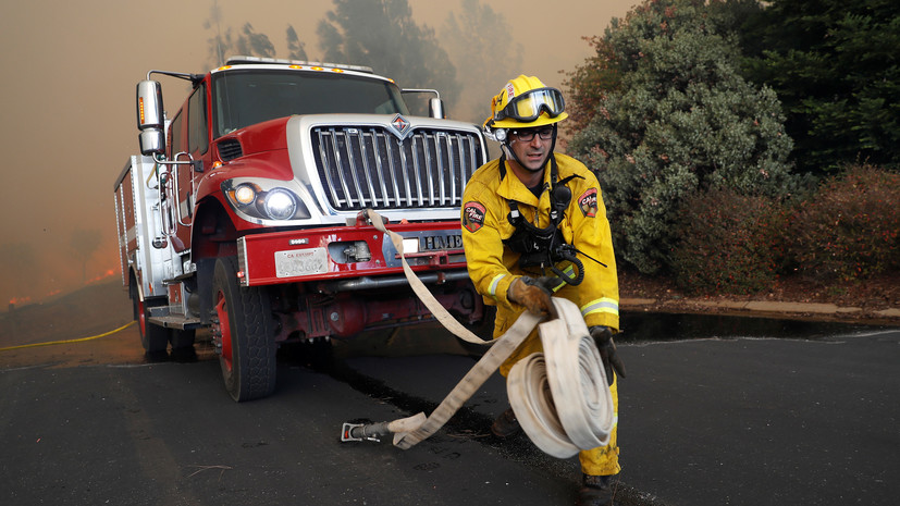 Лесные пожары в Калифорнии уничтожают город Парадайз