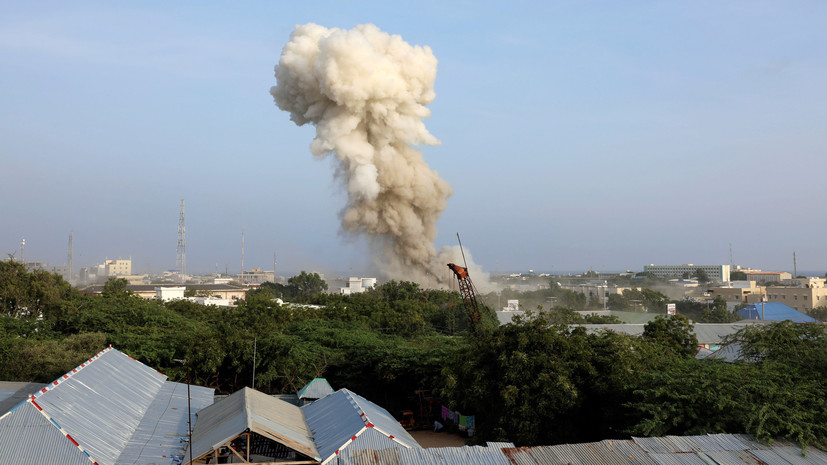 В столице Сомали произошли три взрыва