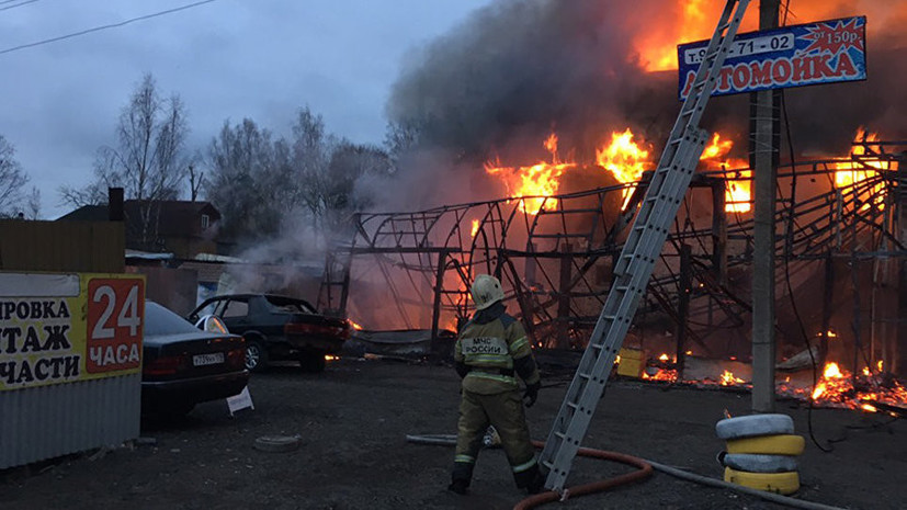 СК возбудил дело после пожара в здании шиномонтажа под Петербургом
