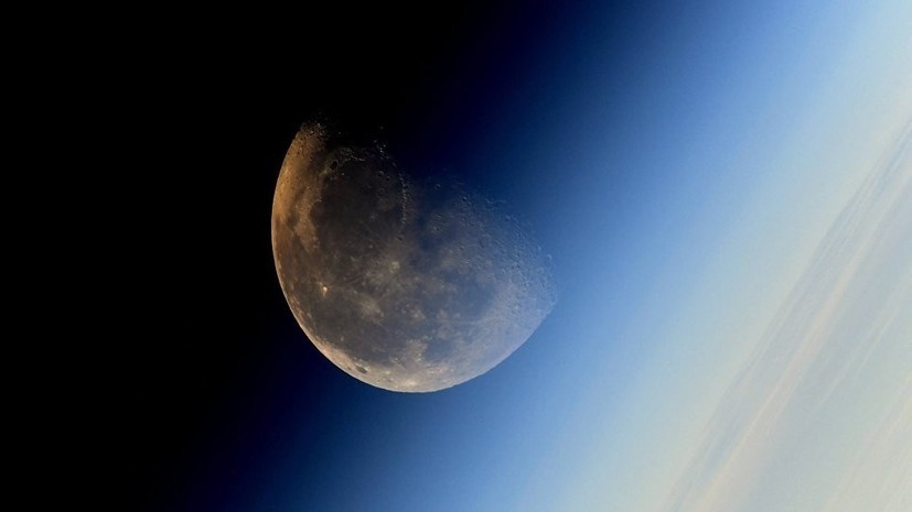 За «поцелуем» Луны и Сатурна можно будет понаблюдать 11 ноября в Москве