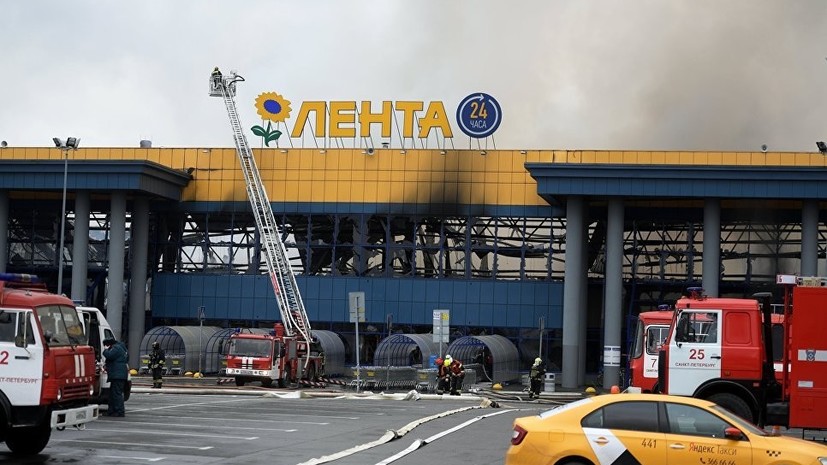 Пожарные ликвидировали открытое горение в гипермаркете в Петербурге