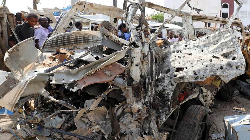 СМИ: Число жертв взрывов в столице Сомали возросло до 50 
