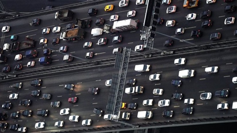 Средняя скорость транспорта в часы пик в Москве выросла на 16% за семь лет