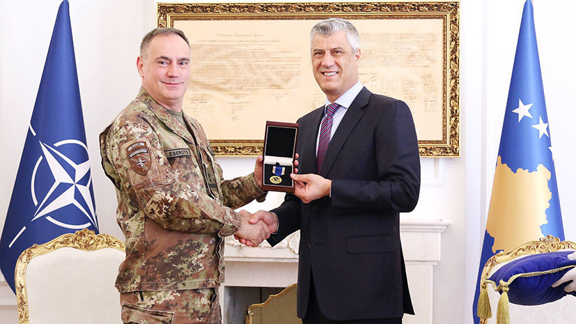В Косове наградили командующего контингентом НАТО