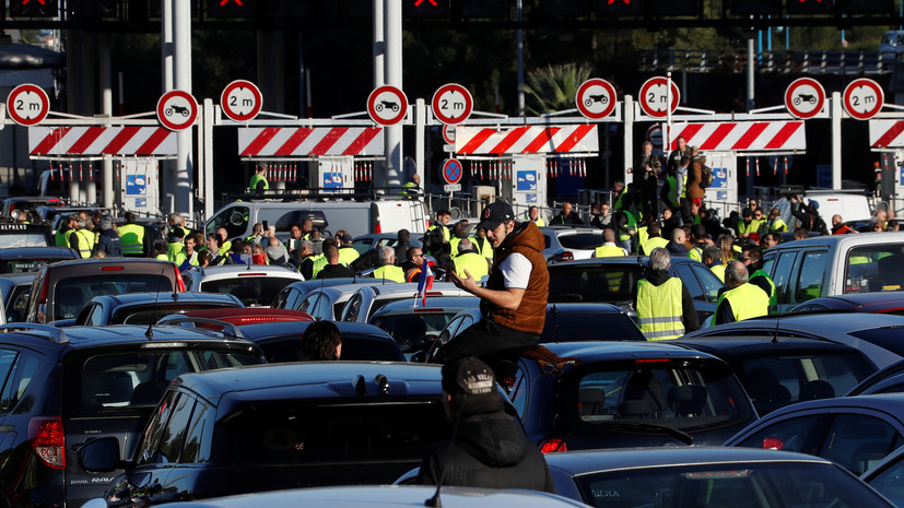 Число пострадавших на акциях протеста во Франции превысило 220