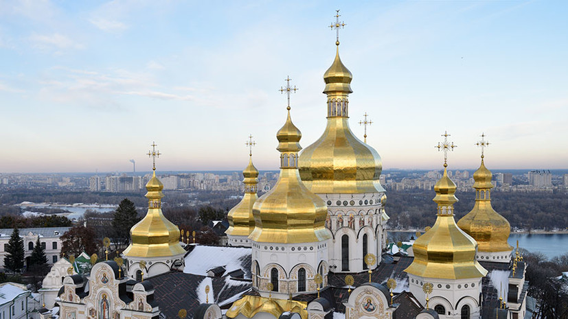 «Изжить все связи с Москвой»: на Украине радикалы предприняли попытку штурма резиденции митрополита канонической церкви