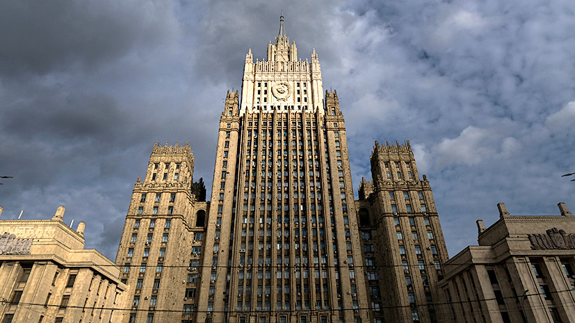 «Заниматься самообманом опасно»: в МИД России назвали новые санкции США неуклюжими