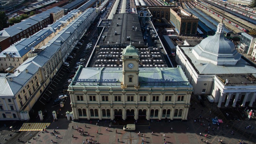 СК начал проверку после схода двух вагонов на Ленинградском вокзале в Москве