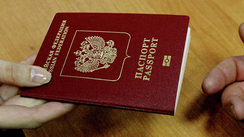 Срок выдачи загранпаспортов в России могут сократить на месяц