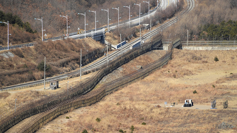Военные КНДР и Южной Кореи соединили дорогу в демилитаризованной зоне