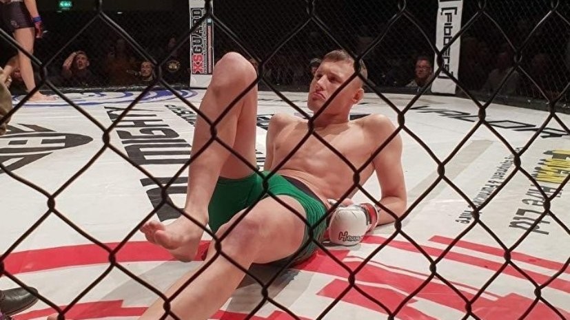 Британский боец MMA получил травму во время празднования победы нокаутом
