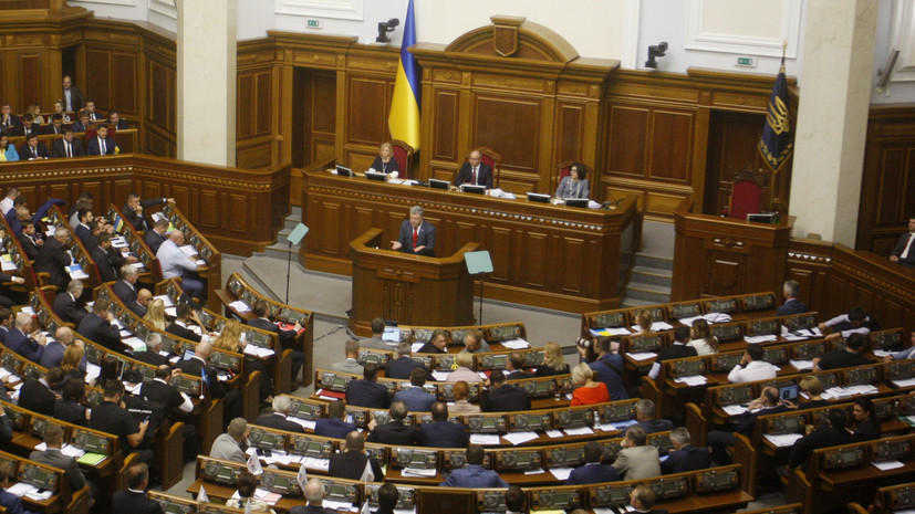 Рада одобрила изменения в Конституцию о курсе Украины в ЕС и НАТО