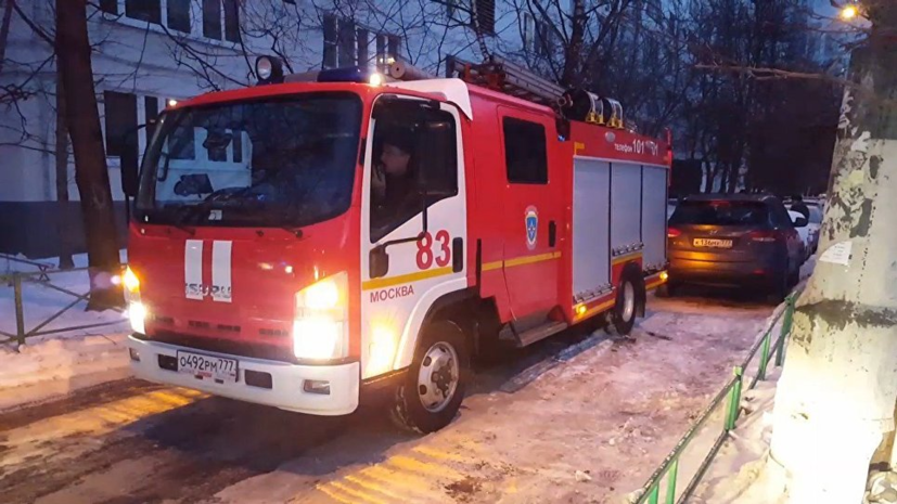 В результате пожара на складе в Москве погибли два человека