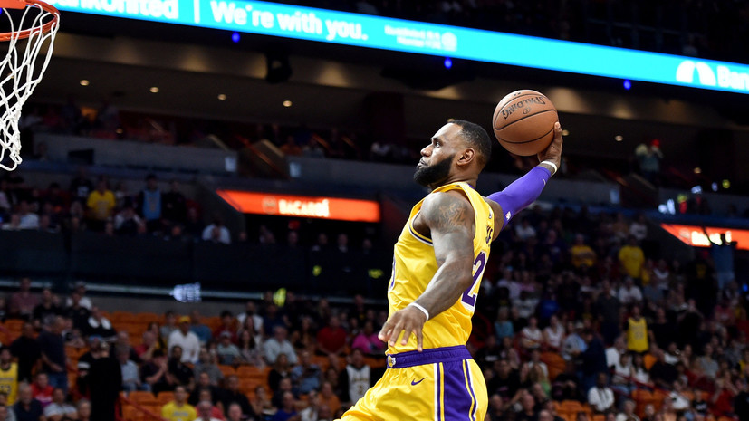 Дабл-дабл Джеймса помог «Лейкерс» победить «Юту» в НБА
