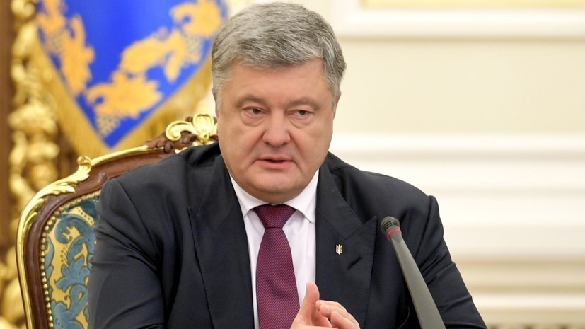 Порошенко заявил о необходимости завершить декоммунизацию на Украине