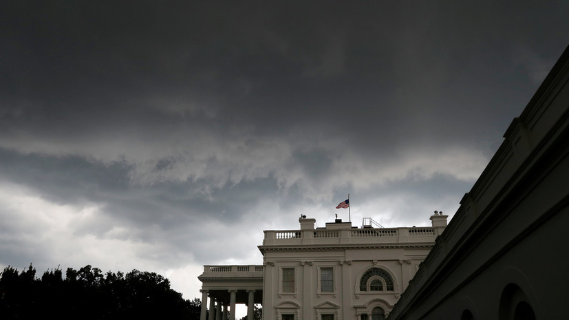 Bloomberg: личный помощник Трампа уходит из Белого дома