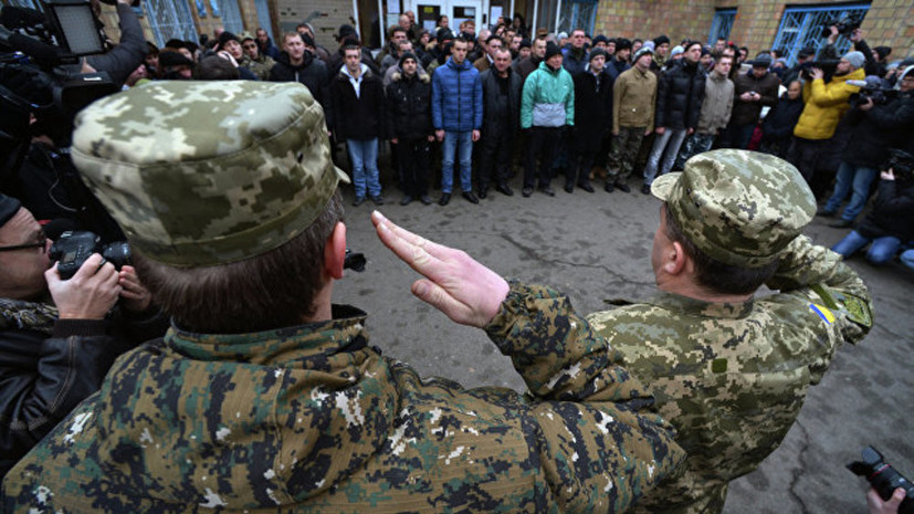 Песков: военное положение на Украине может угрожать эскалацией в Донбассе