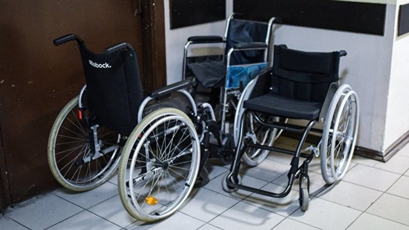 В России инвалидов на колясках с двигателями приравняли к пешеходам