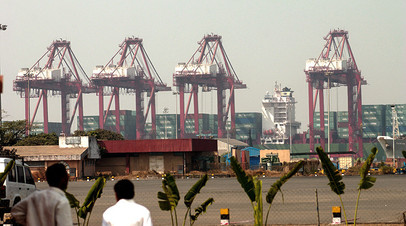 Загрузка контейнеров в порту имени Джавахарлала Неру