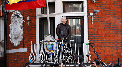 Джулиан Ассанж в посольстве Эквадора в Лондоне
