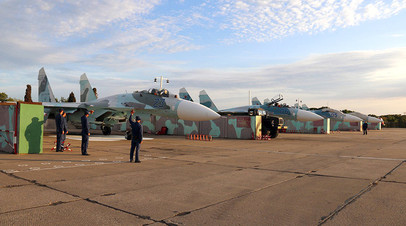 Истребители Су-27 на аэродроме Бельбек