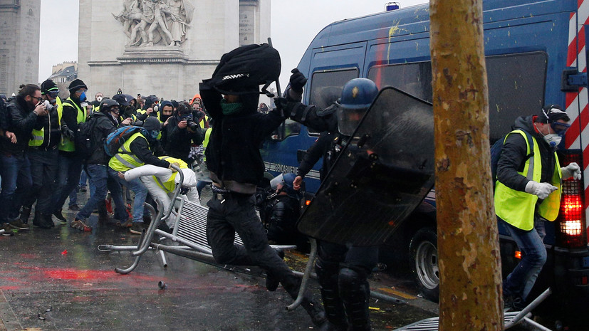 При беспорядках в Париже пострадали более 60 человек