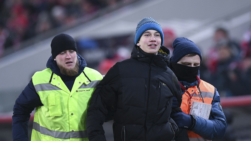 Фанат «Спартака» объяснил, зачем выбежал на поле в матче с «Локомотивом»