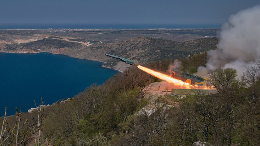 Ракетные комплексы ЧФ отрабатывают нанесение ударов при развёртывании с марша