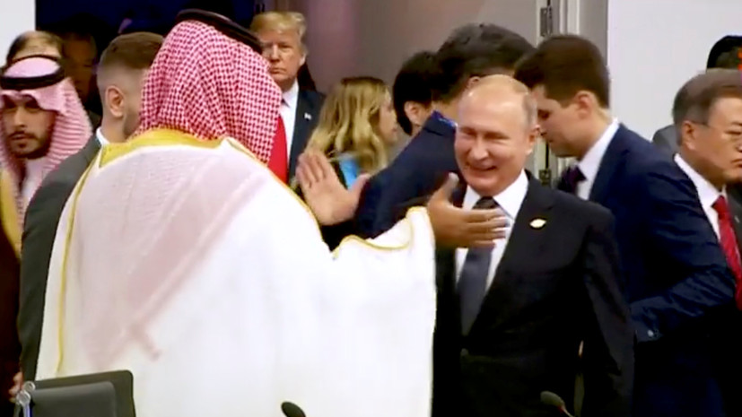 Песков прокомментировал приветствие Путина и саудовского принца на G20