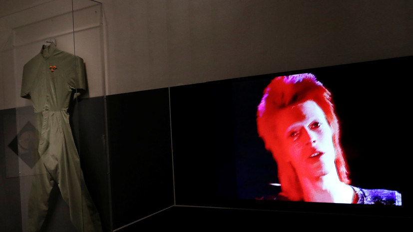 Выставка «Дэвид Боуи. Человек, который упал на Землю» откроется 11 января в Москве