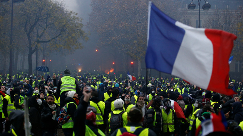 Четыре человека погибли во Франции во время протестов «жёлтых жилетов»