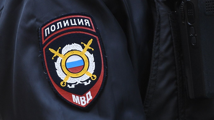 В школу Москвы прибыла полиция из-за угрожающего навредить себе ученика