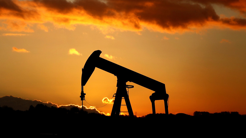 Мировые цены на нефть снизились почти на 3%