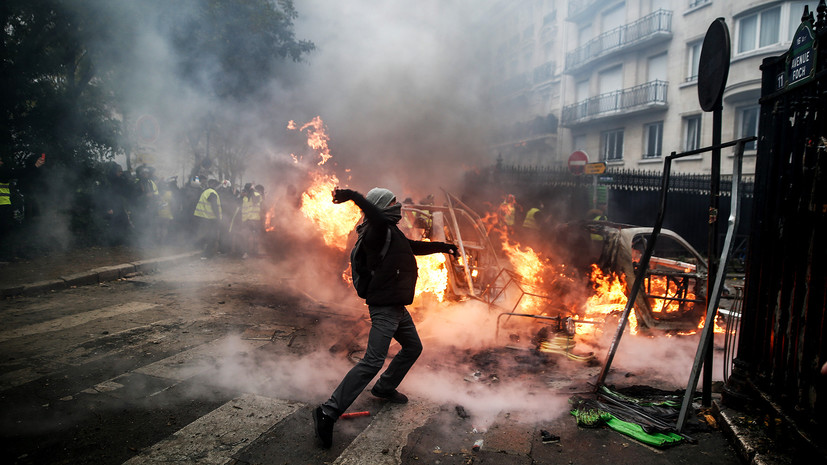 «Раньше нам так не показывали события»: пользователи соцсетей благодарят RT за освещение протестов во Франции