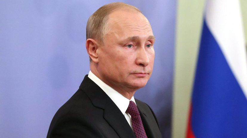 Президент ФИА подарил Путину именной гоночный шлем