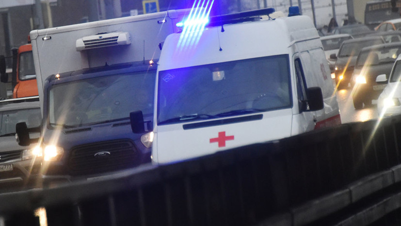 Водитель сбил двух пешеходов и скрылся с места аварии в центре Москвы