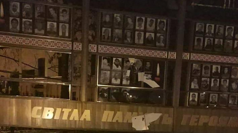 На Украине неизвестные повредили мемориал героев «небесной сотни»